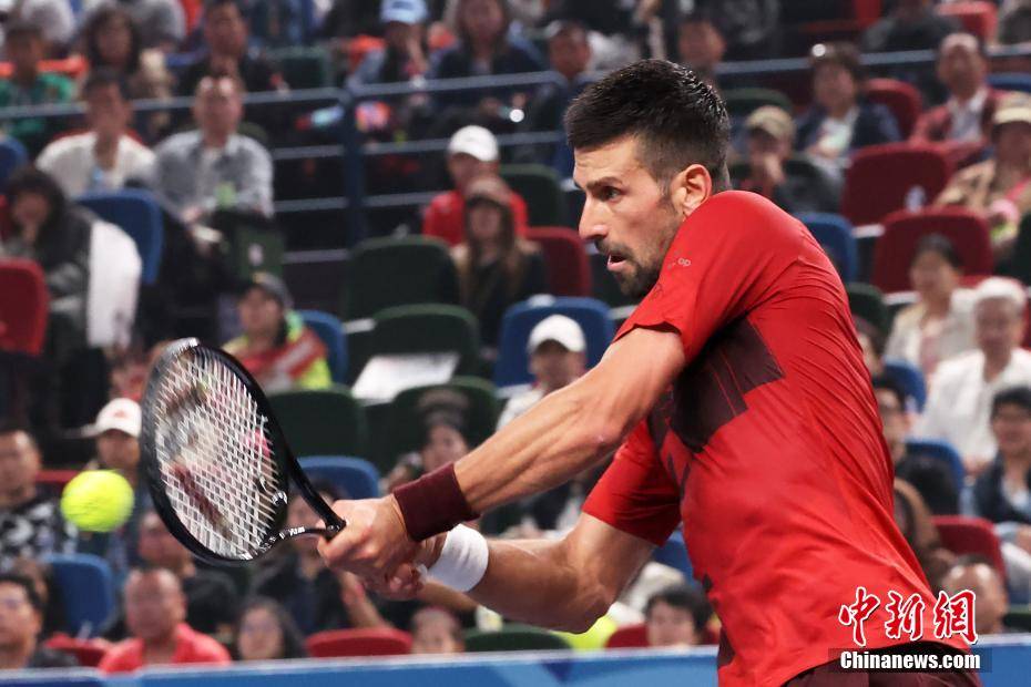 法国网球队鏖战英国网球队，德约科维奇送出助攻的简单介绍