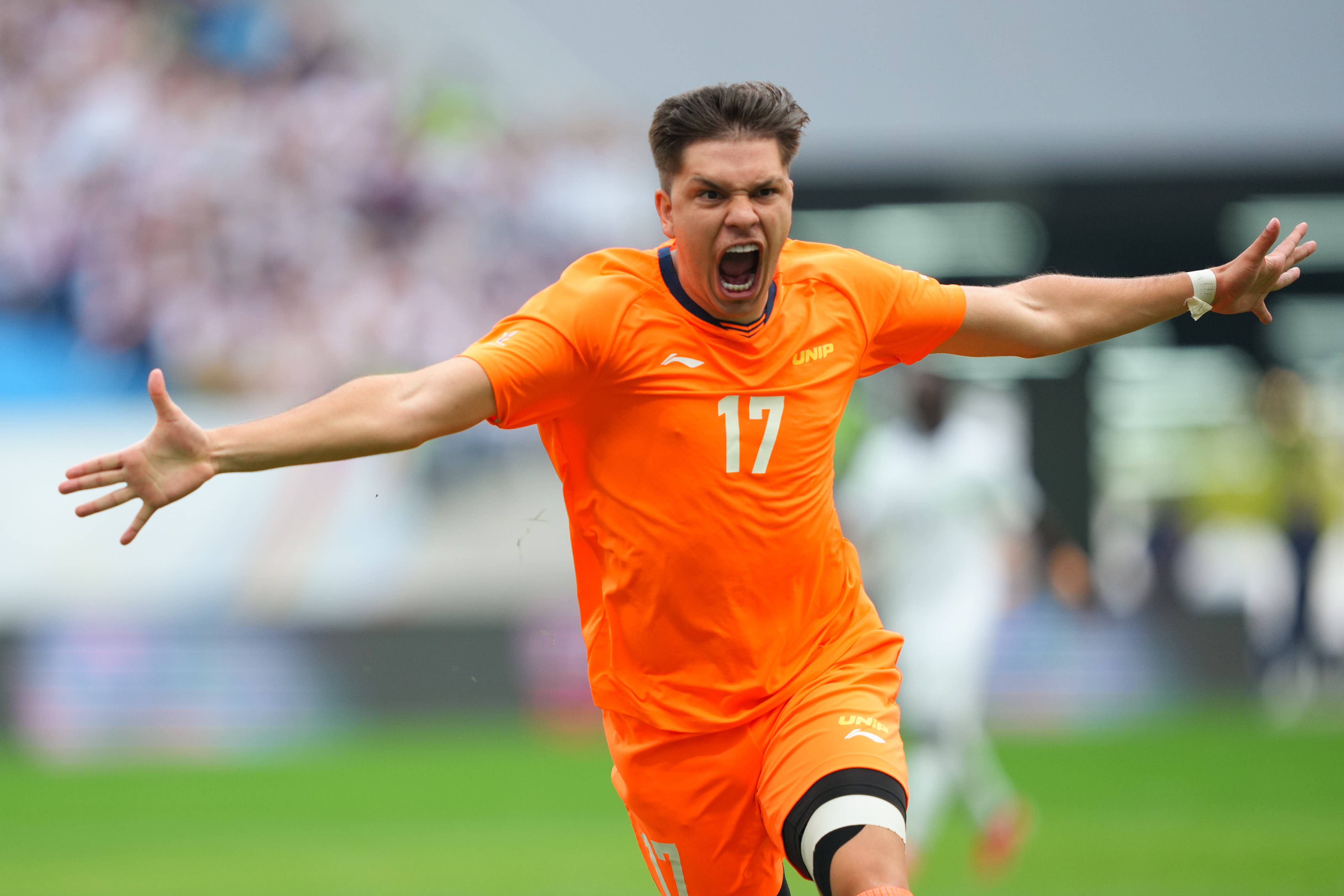 开云体育APP下载-国际足球舞台上阵如云，球员实力对决热情高涨