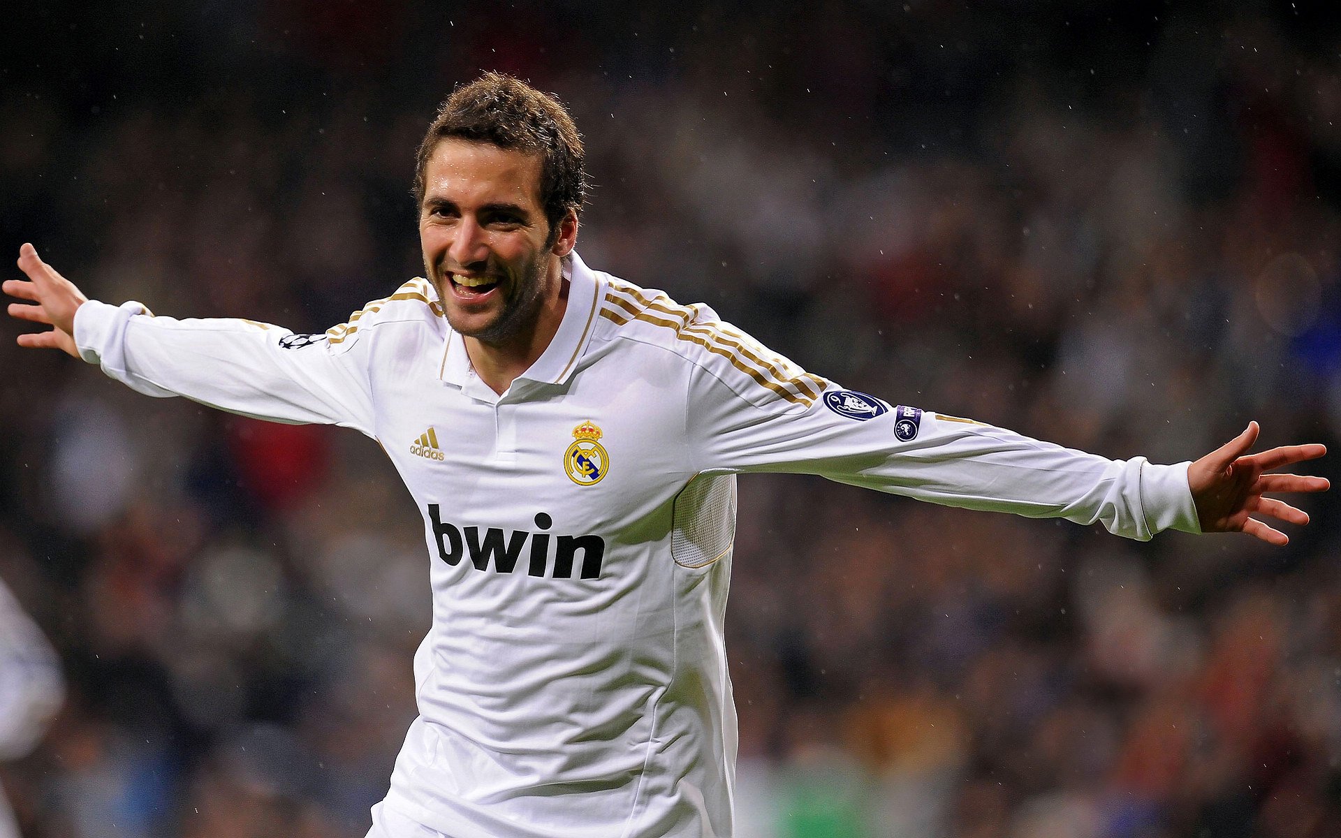 本泽马生涯之夜闪耀，威尔士鏖战英格兰展露坚韧