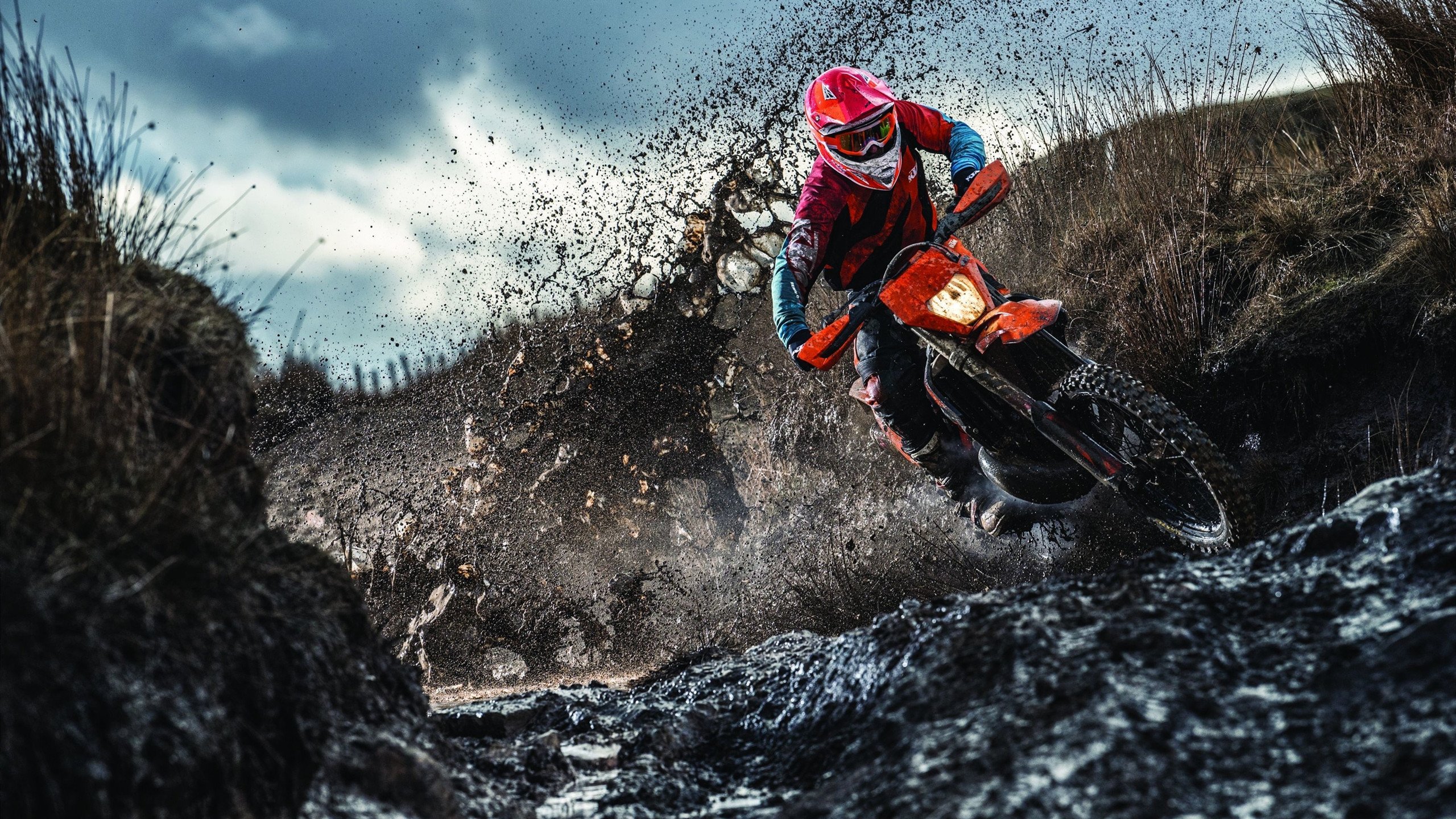 西甲国家德比之夜，拉什福德个人能力完全展现，红魔利刃在伯纳乌闪耀