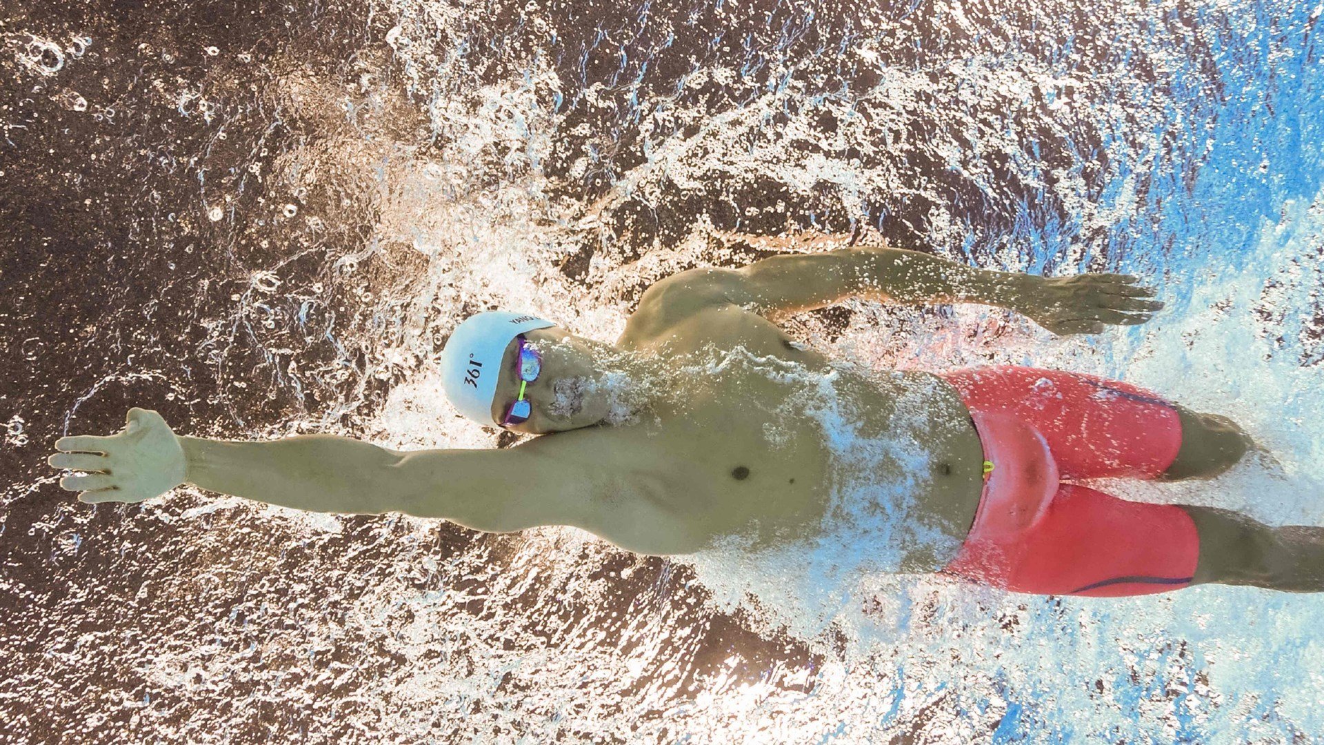 黄喜灿爆发闪耀世界杯，厄瓜多尔三球踏平牙买加