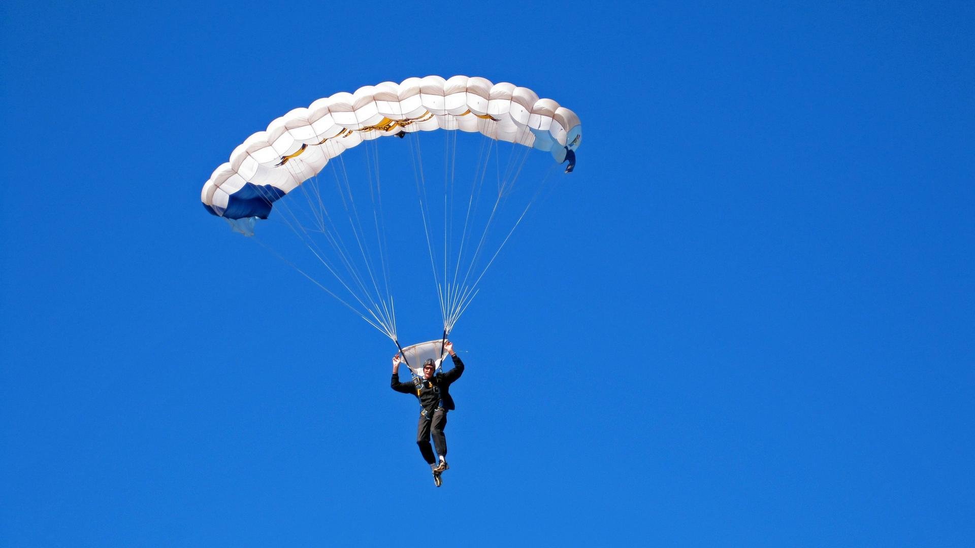 鹿鸣惊春，当雄鹿的沉稳碾过吉林的寒霜，拉文之火点亮北国夜空